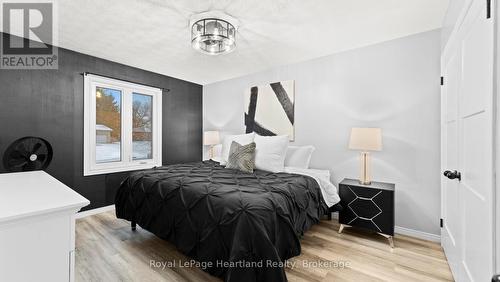 17 Suncoast Drive W, Goderich (Goderich (Town)), ON - Indoor Photo Showing Bedroom