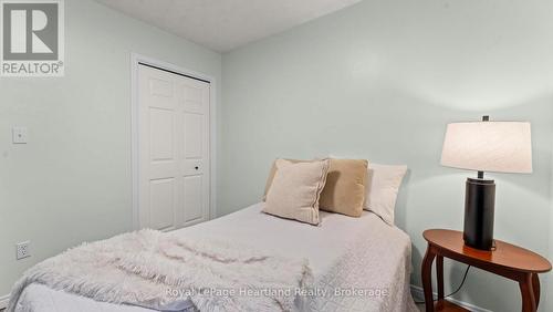 17 Suncoast Drive W, Goderich (Goderich (Town)), ON - Indoor Photo Showing Bedroom