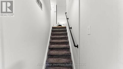 17 Suncoast Drive W, Goderich (Goderich (Town)), ON - Indoor Photo Showing Other Room