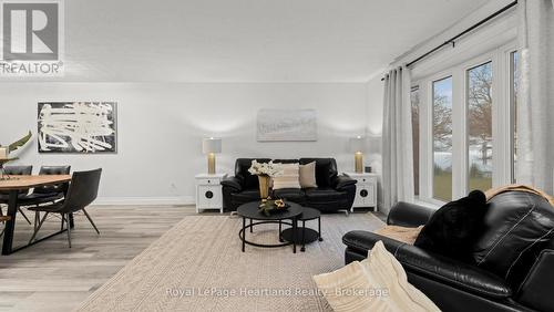 17 Suncoast Drive W, Goderich (Goderich (Town)), ON - Indoor Photo Showing Living Room
