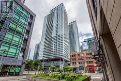 906 - 19 BATHURST STREET  Toronto, ON M5V 0N2