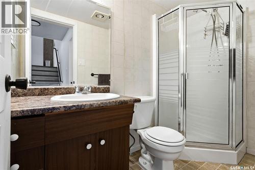 15 Rutley Street, Regina, SK - Indoor Photo Showing Bathroom
