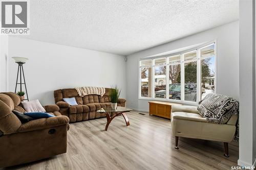 15 Rutley Street, Regina, SK - Indoor Photo Showing Living Room