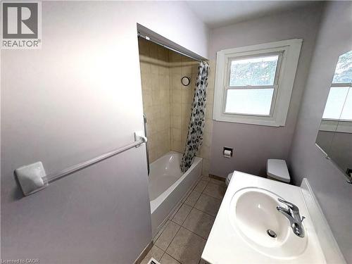 23 Elkington Drive, Kitchener, ON - Indoor Photo Showing Bathroom