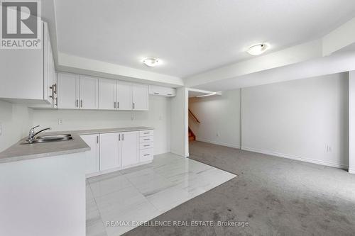 138 Winters Way, Shelburne, ON - Indoor Photo Showing Kitchen With Double Sink