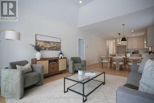 6673 Hayward Drive, London South (South V), ON - Indoor Photo Showing Living Room