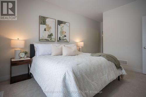 6673 Hayward Drive, London South (South V), ON - Indoor Photo Showing Bedroom