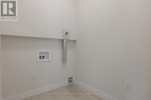 6673 Hayward Drive, London South (South V), ON - Indoor Photo Showing Other Room