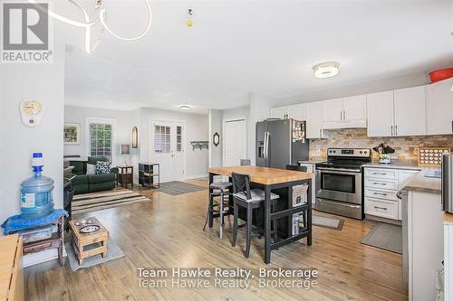 22 Laurier Boulevard, Tiny, ON - Indoor Photo Showing Kitchen