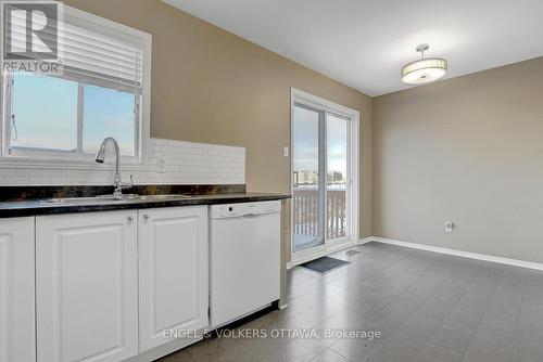 21 Drayton Private, Ottawa, ON - Indoor Photo Showing Kitchen