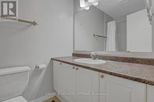 21 Drayton Private, Ottawa, ON - Indoor Photo Showing Bathroom