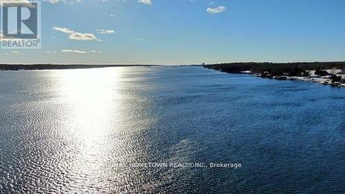 2 Shoreside Way, Augusta, ON 