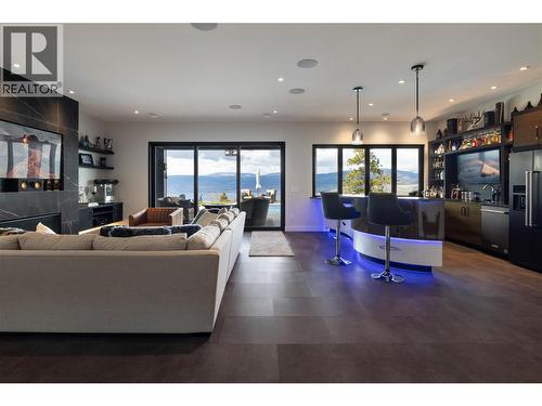 5650 The Edge Place Unit# 111, Kelowna, BC - Indoor Photo Showing Living Room