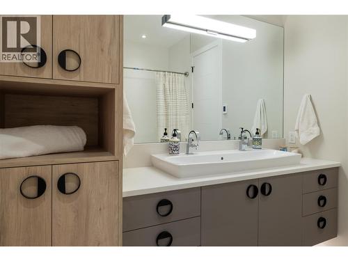 5650 The Edge Place Unit# 111, Kelowna, BC - Indoor Photo Showing Bathroom