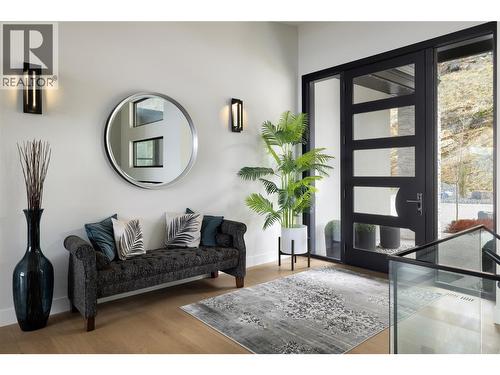 5650 The Edge Place Unit# 111, Kelowna, BC - Indoor Photo Showing Living Room