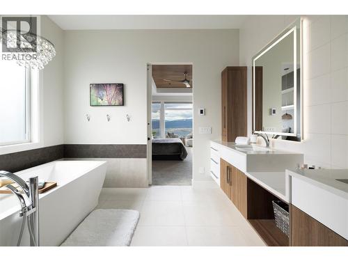 5650 The Edge Place Unit# 111, Kelowna, BC - Indoor Photo Showing Bathroom