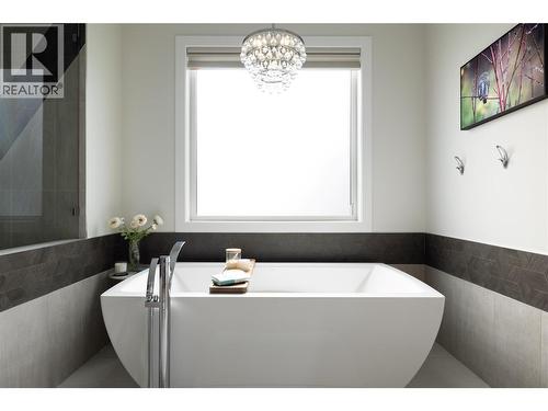 5650 The Edge Place Unit# 111, Kelowna, BC - Indoor Photo Showing Bathroom