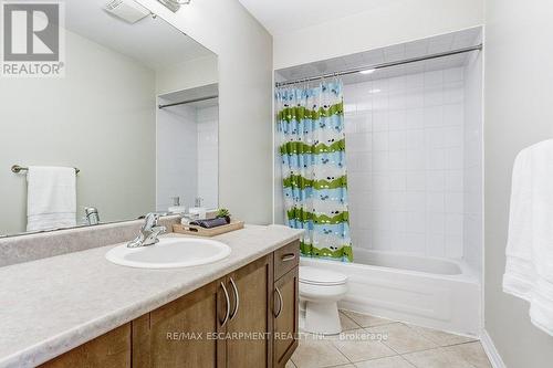 4134 Medland Drive, Burlington, ON - Indoor Photo Showing Bathroom