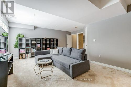 4134 Medland Drive, Burlington, ON - Indoor Photo Showing Living Room
