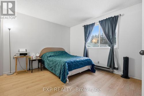 428 Dayna Crescent, Waterloo, ON - Indoor Photo Showing Bedroom