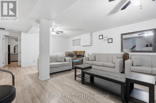 428 Dayna Crescent, Waterloo, ON - Indoor Photo Showing Living Room