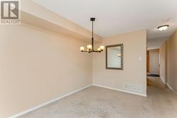 Spacious dining room - 