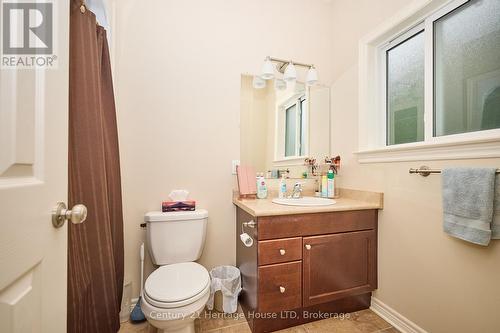 3257 Grove Avenue, Fort Erie (Ridgeway), ON - Indoor Photo Showing Living Room With Fireplace