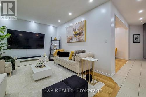131 Munro Circle, Brantford, ON - Indoor Photo Showing Living Room
