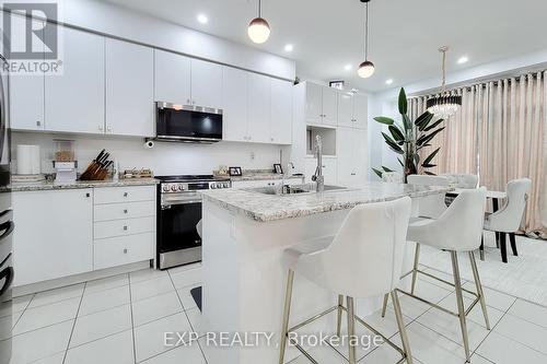 131 Munro Circle, Brantford, ON - Indoor Photo Showing Kitchen With Upgraded Kitchen