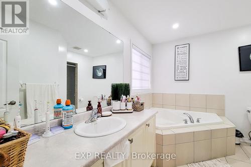 131 Munro Circle, Brantford, ON - Indoor Photo Showing Bathroom