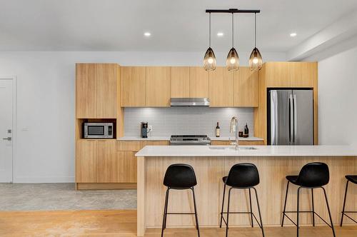 Cuisine - Rue Blondin, Sainte-Adèle, QC - Indoor Photo Showing Kitchen With Upgraded Kitchen