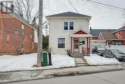 UPPER - 33 ROSE AVENUE  Brantford, ON N3S 2M3