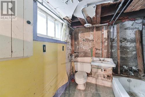 9 Everett Crescent, Toronto, ON - Indoor