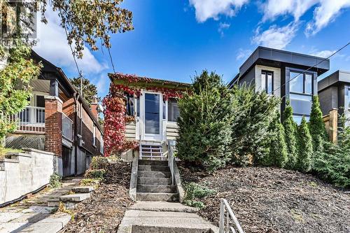 9 Everett Crescent, Toronto, ON - Outdoor