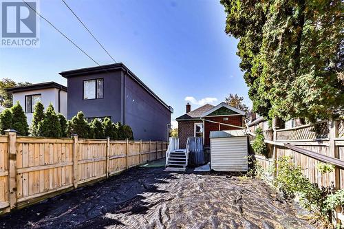 9 Everett Crescent, Toronto, ON - Outdoor