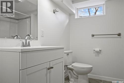 443 Argyle Street N, Regina, SK - Indoor Photo Showing Bathroom