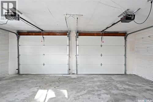 443 Argyle Street N, Regina, SK - Indoor Photo Showing Garage