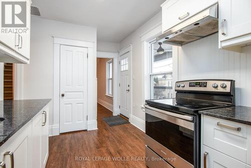 94 Scott Street, Kitchener, ON - Indoor Photo Showing Kitchen With Upgraded Kitchen