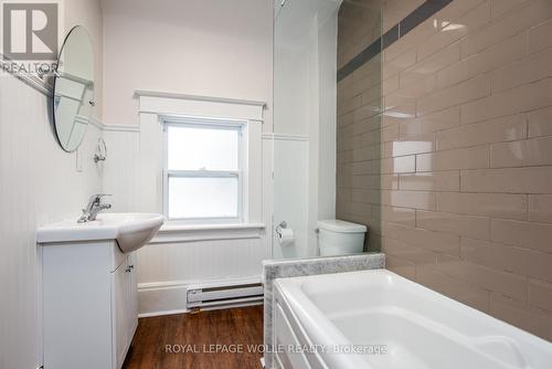 94 Scott Street, Kitchener, ON - Indoor Photo Showing Bathroom