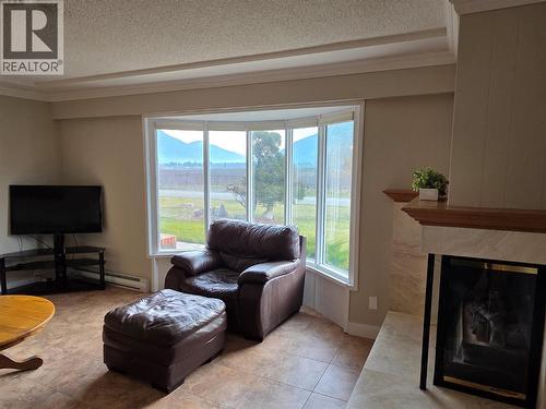 2546 Upper Bench Road, Keremeos, BC - Indoor Photo Showing Living Room With Fireplace