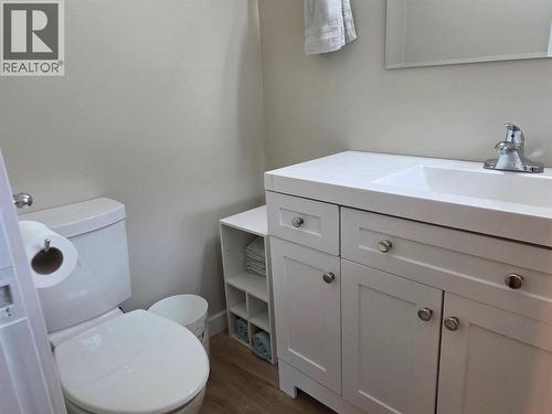 2546 Upper Bench Road, Keremeos, BC - Indoor Photo Showing Bathroom