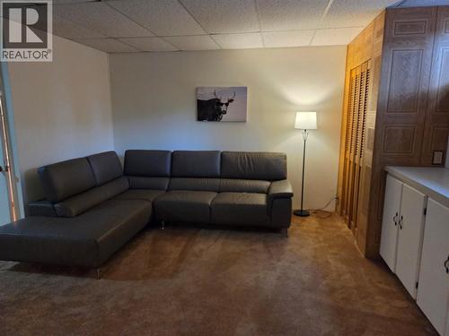 2546 Upper Bench Road, Keremeos, BC - Indoor Photo Showing Living Room