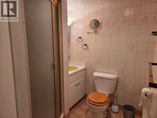 2546 Upper Bench Road, Keremeos, BC - Indoor Photo Showing Bathroom