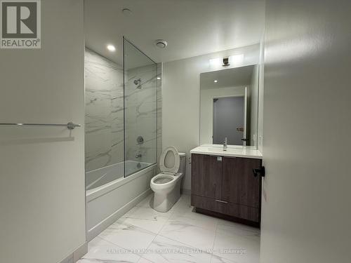 3312 - 8 Interchange Way, Vaughan, ON - Indoor Photo Showing Bathroom
