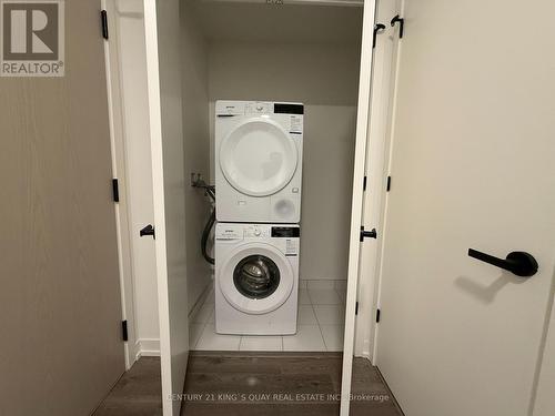 3312 - 8 Interchange Way, Vaughan, ON - Indoor Photo Showing Laundry Room