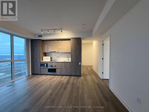 3312 - 8 Interchange Way, Vaughan, ON - Indoor Photo Showing Kitchen