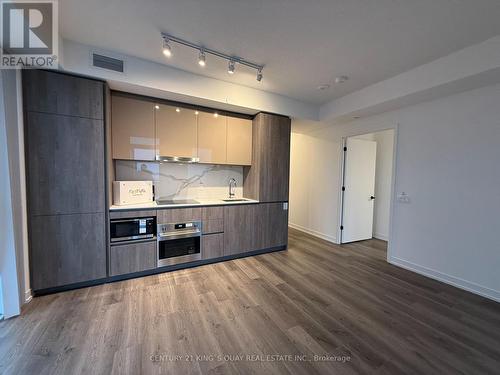 3312 - 8 Interchange Way, Vaughan, ON - Indoor Photo Showing Kitchen