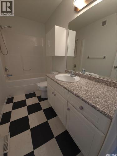 403 Gordon Road, Saskatoon, SK - Indoor Photo Showing Bathroom