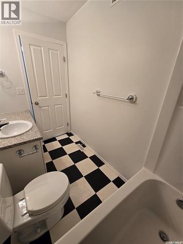 403 Gordon Road, Saskatoon, SK - Indoor Photo Showing Bathroom