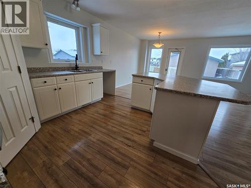 403 Gordon Road, Saskatoon, SK - Indoor Photo Showing Kitchen With Double Sink